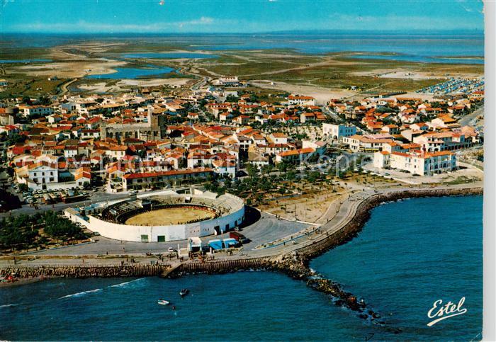 Les Saintes-Maries-de-la-Mer Vue aerienne Les arenes et l’eglise plus loin les m