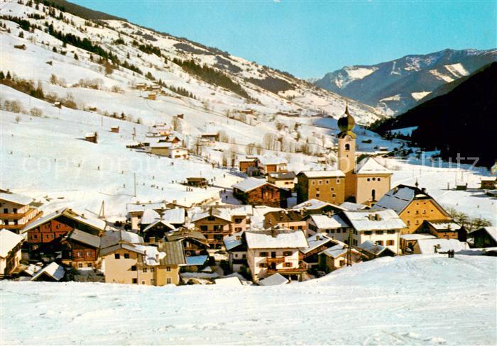 Saalbach -Hinterglemm AT Ortsansicht mit Kirche