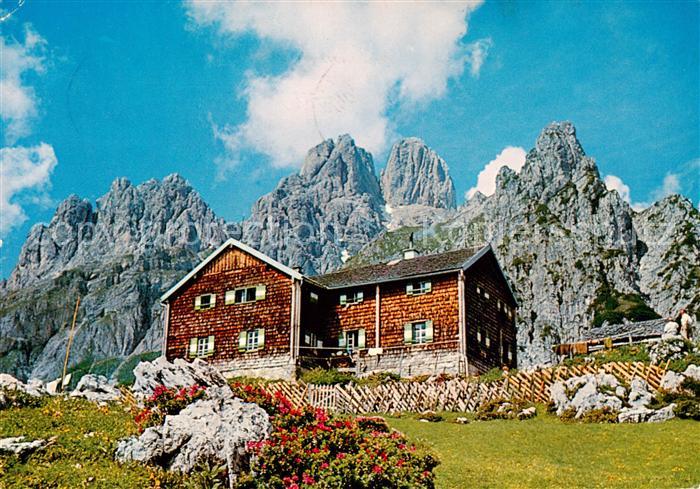 Hofpuerglhuette 1703m Dachstein AT mit Bischofsmuetze bei Filzmoos