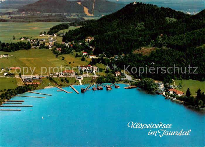 Klopeinersee Kaernten AT im Jauntal mit Unterburg Fliegeraufnahme