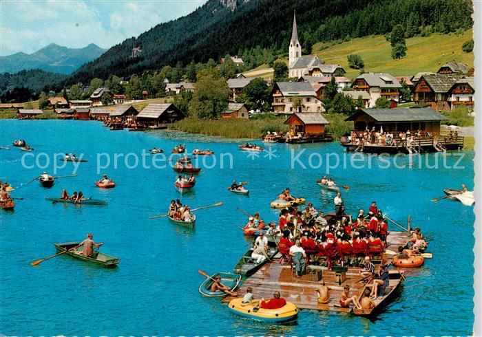Weissensee Kaernten AT Flosskonzert der Trachtenkapelle