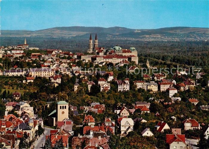 Klosterneuburg gegen Burg Kreuzenstein Babenbergerstadt Augustiner-Chorherrensti