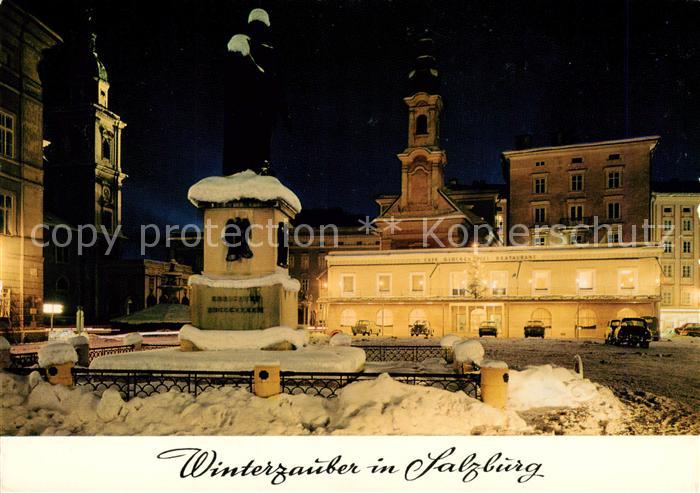 Salzburg  AT Winterzauber Denkmal Stadtzentrum Nachtaufnahme