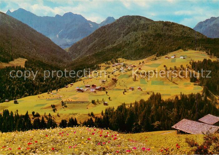 Obergail Liesing Kaernten AT Landschaftspanorama Blick gegen Steinwand Lesachtal