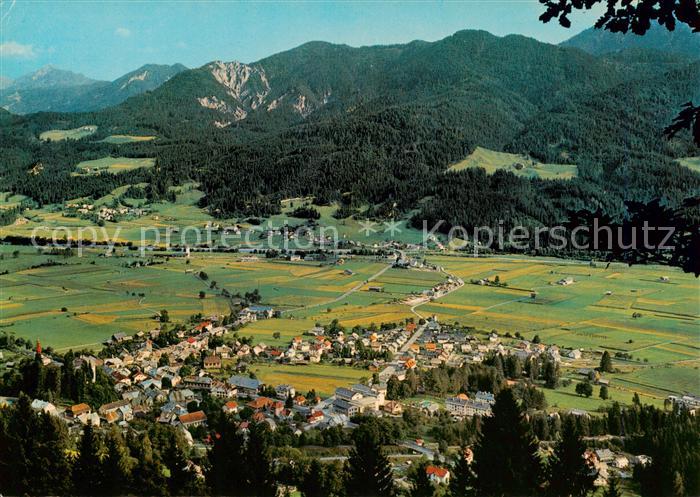 Greifenburg Kaernten AT Panorama Blick ins Tal mit Waisach Bruggen im Drautal