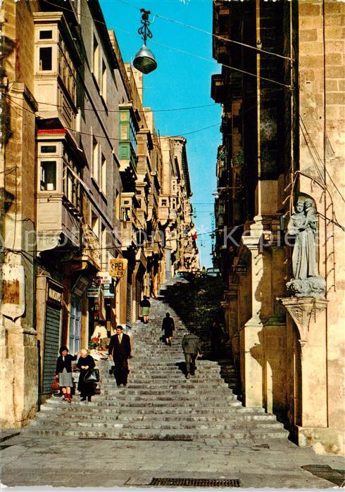 Malta  Insel Typische Strasse in Valletta