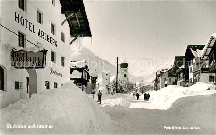 St Anton Arlberg AT Ortspartie mit Hotel Arlberg im Winter