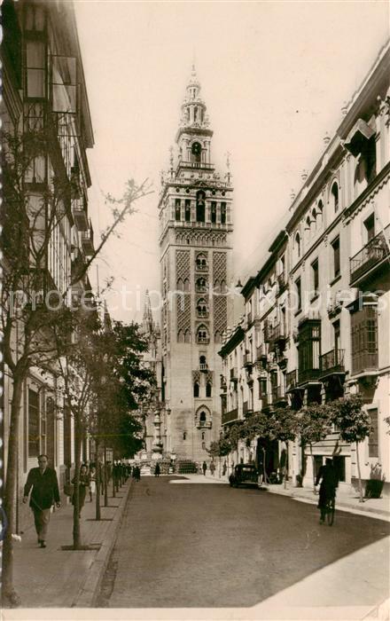 Sevilla Andalucia ES Calle de Mateos Gago y la Giralda