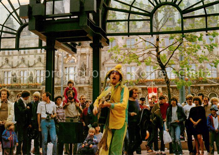 HAMBURG  CITY Rathausmarkt Strassenmusiker