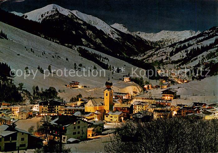Saalbach -Hinterglemm AT bei Nacht