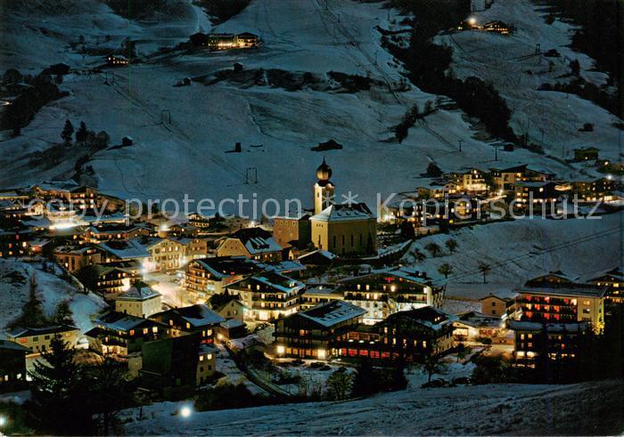Saalbach -Hinterglemm AT bei Nacht