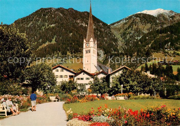 Bad Hofgastein AT Kurpark mit Pfarrkirche und Gamskarspitze