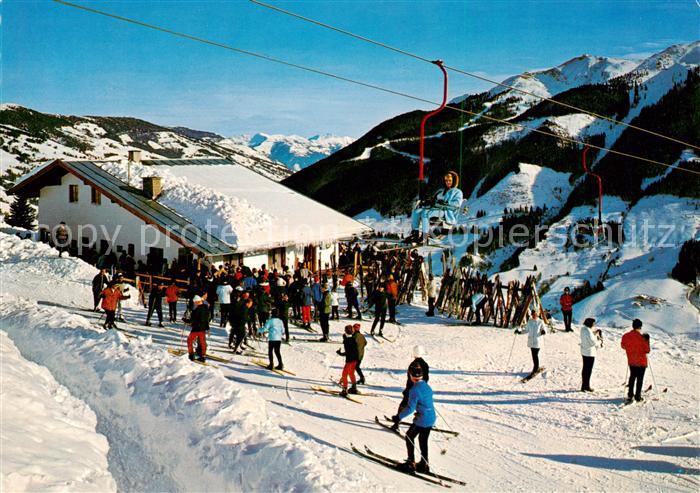 Saalbach -Hinterglemm AT Mittelstation der Reiterkogel Lifte mit Schattberg