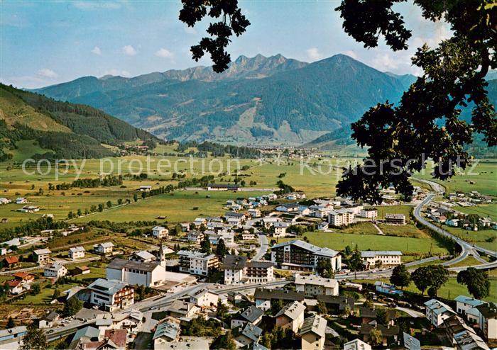 Zell See AT Panorama mit Schuettdorf