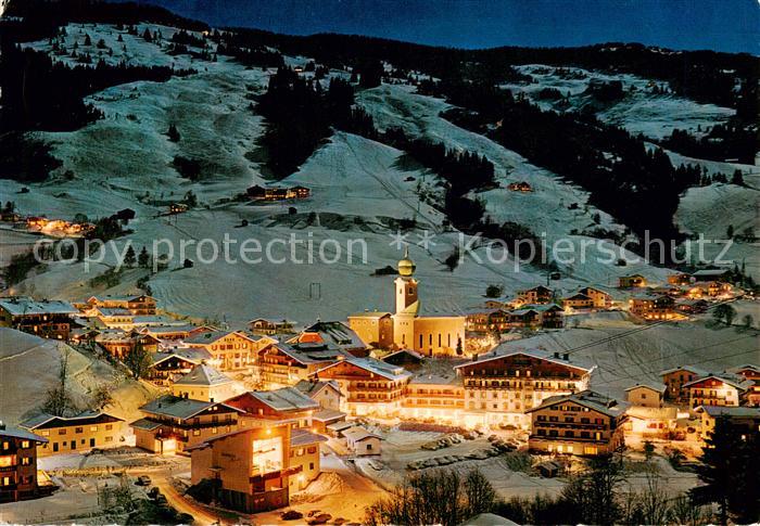 Saalbach -Hinterglemm AT bei Nacht