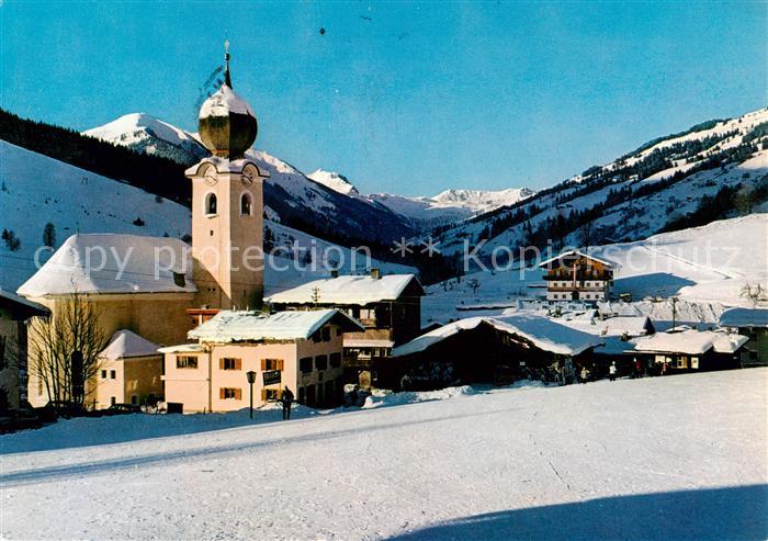 Saalbach -Hinterglemm AT Ortspartie mit Kirche