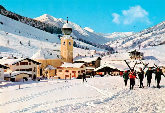 Saalbach -Hinterglemm AT Ortspartie mit Kirche