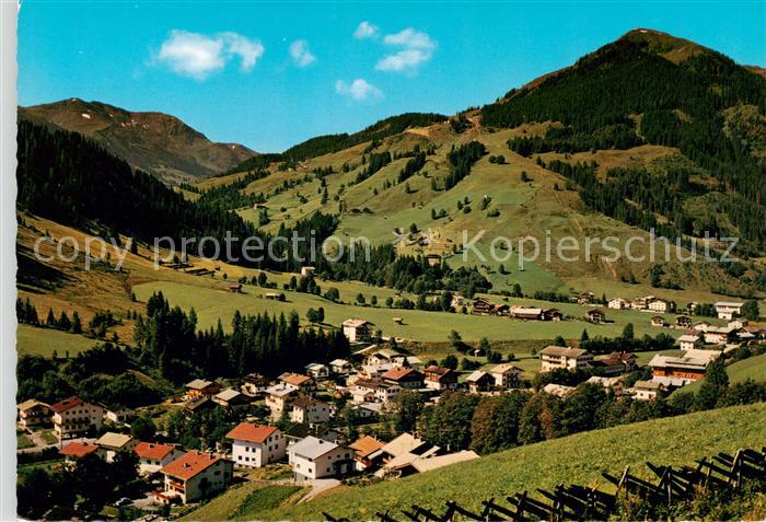 Saalbach -Hinterglemm AT Ortsansicht mit Zwoelferkogel