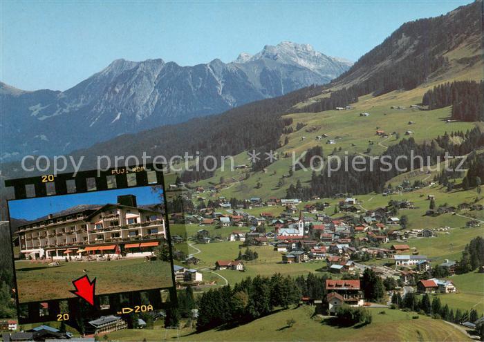 Riezlern Kleinwalsertal Vorarlberg Hotel Montana Gesamtansicht mit Alpenpanorama