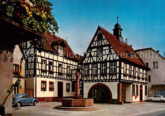 Schriesheim Historisches Rathaus mit Brunnen