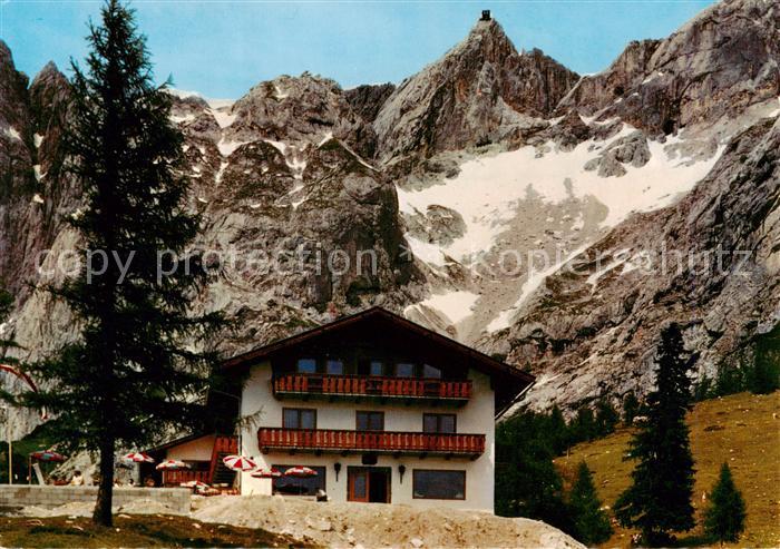 Dachstein Suedwand Berghotel Tuerlwand mit Bergstation Hunerkogel