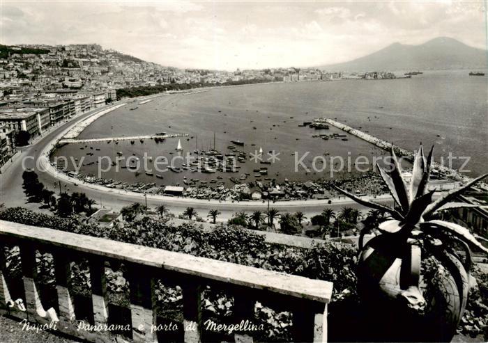 Napoli Neapel IT Panorama e porto i Mergellina