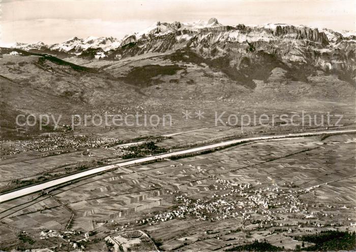Gaflei Aussicht von Gaflei nach Schaan Buchs Saentis Altmann und Kreuzberge