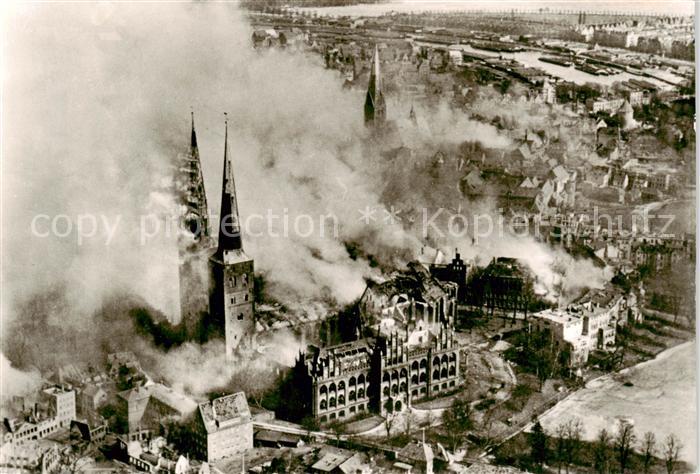LueBECK  CITY Luftangriff 1942 Dom