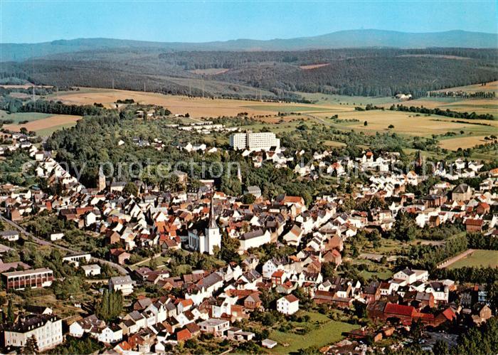 Bad Camberg Kneipp-Kurort Teilansicht mit grossem Feldberg im Hintergrund