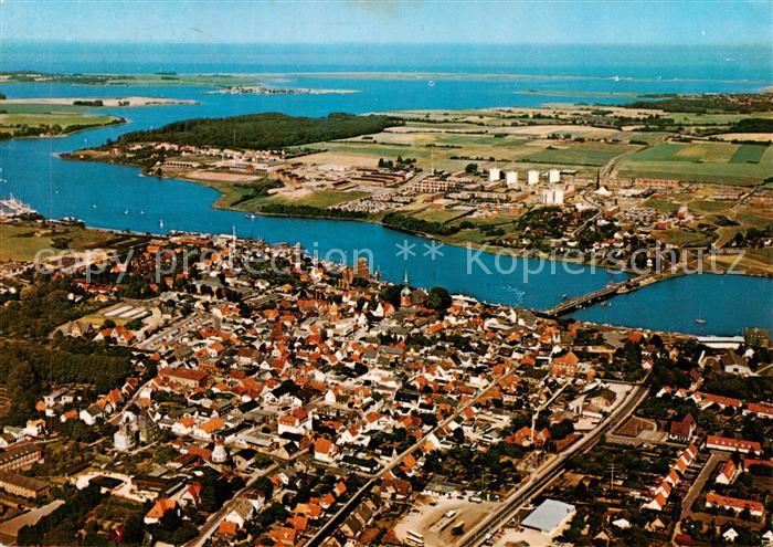 Kappeln Schlei mit Ellenberg im Hintergrund Maasholm Schleimuende und die Ostsee