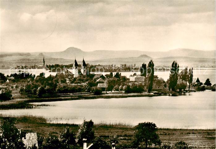 Insel Reichenau Bodensee Niederzell mit Blick auf Radolfzell und Hegau