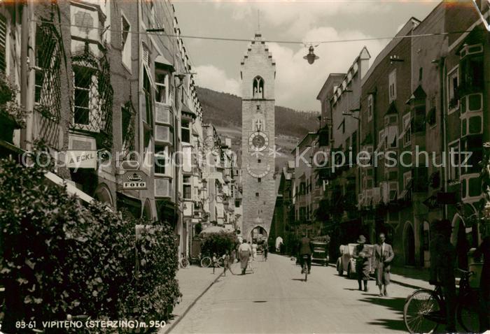 Vipiteno Sterzing Suedtirol IT Ortspartie mit Stadttor