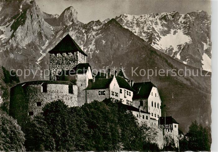 Fuerstentum Liechtenstein Schloss Vaduz mit Falknis