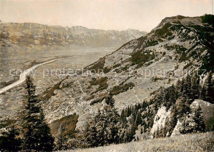 Fuerstentum Liechtenstein Panorama mit Heubergsattel Triesenberg Rheintal