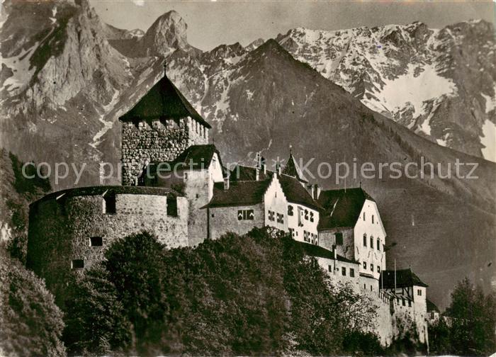 Fuerstentum Liechtenstein Schloss Vaduz mit Falknis