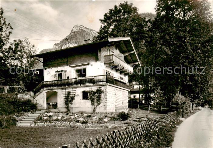 Lofer AT Haus Sonne und Schild