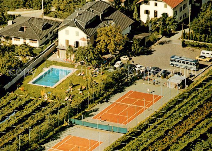 St Pauls Bozen Suedtirol Pension Weingarten Tennisplaetze Fliegeraufnahme