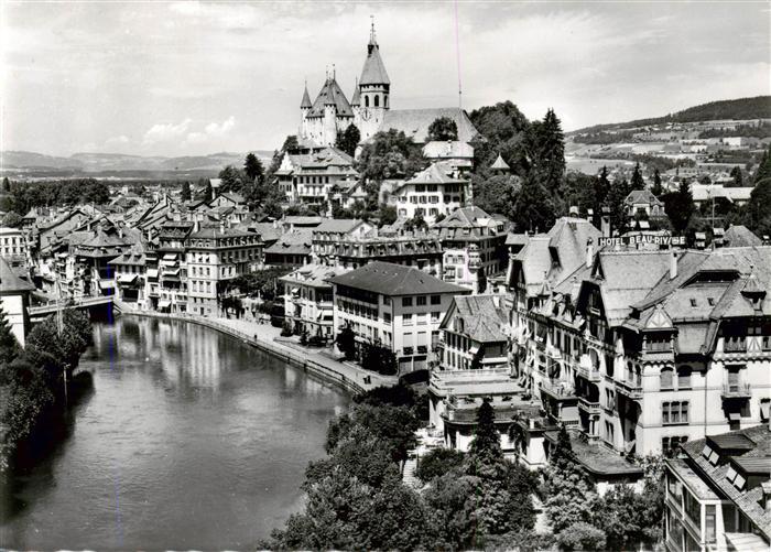 Thun BE Blick auf Schloss und Stadtkirche