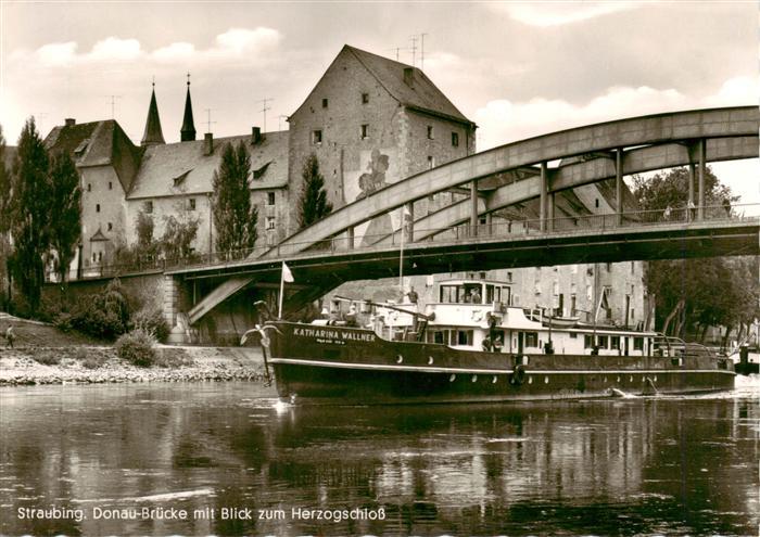 Straubing Donau Bruecke mit Blick zum Herzogschloss
