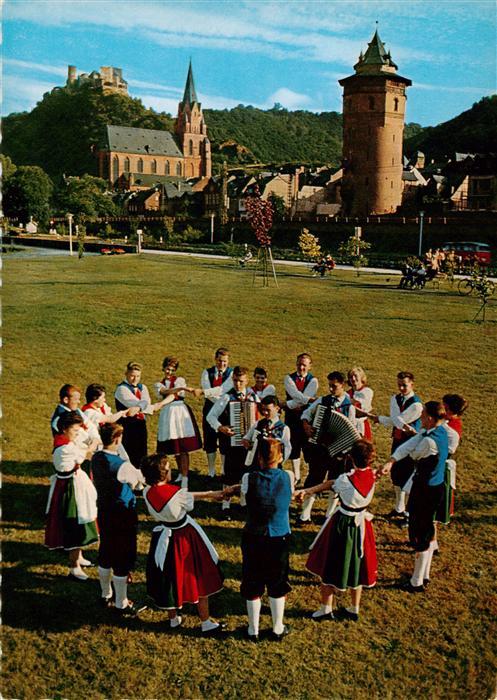 Oberwesel Rhein Winzertanzgruppe der Stadt der Tuerme und des Weines