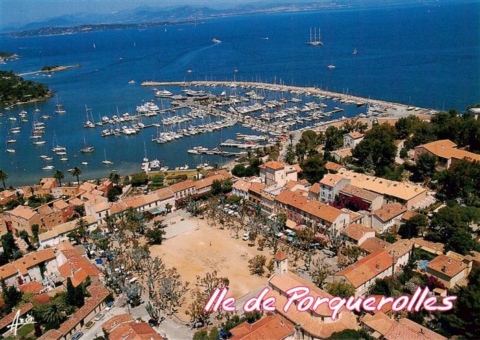 Ile de Porquerolles Vue aerienne du port et de village
