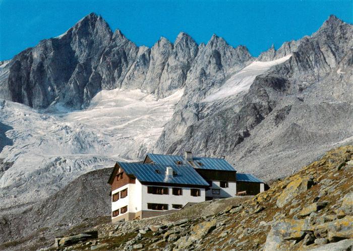 Plauenerhuette 2363m Zillertal Tirol AT Blick zur Reichenspitze und Zillerspitze