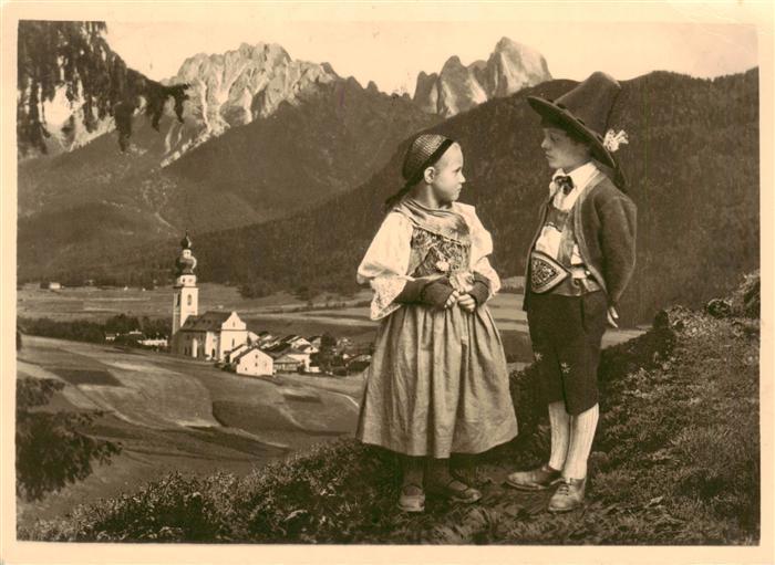 Pustertal Suedtirol IT Hochetscher Volkstrachten Panorama