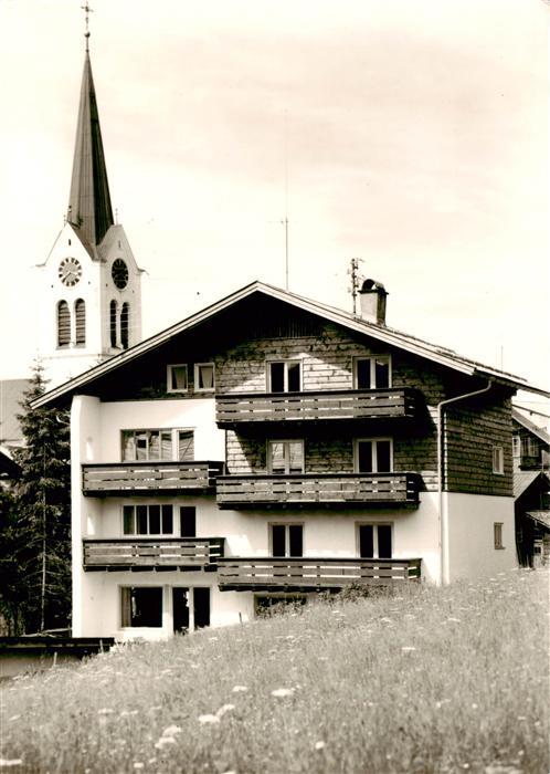 Riezlern Kleinwalsertal Vorarlberg Fremdenheim Haus Enzian Kirchturm