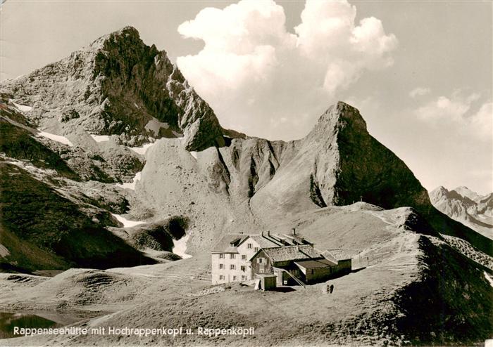 Oberstdorf Rappenseehuette mit Hochrappenkopf und Rappenkoepfl Allgaeuer Alpen