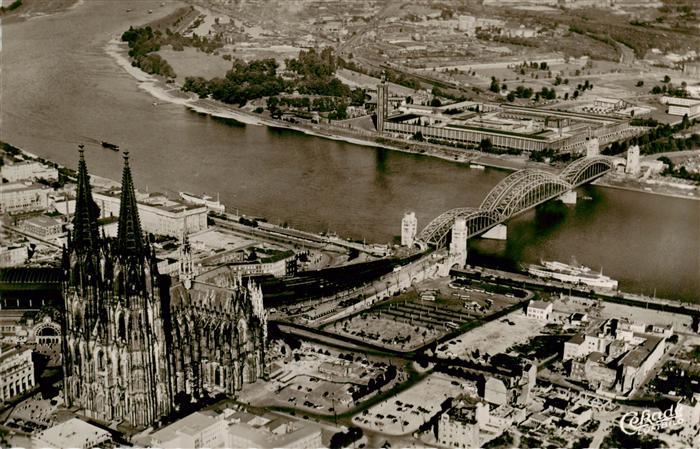 Koeln  Rhein Fliegeraufnahme mit Koelner Dom und Messegelaende