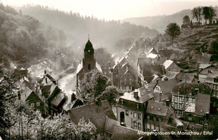 Monschau Montjoie NRW Ortsansicht im Morgengrauen