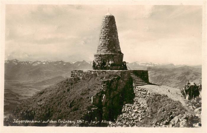 Gruenten 1741m Burgberg Allgaeu Jaegerdenkmal auf dem Gruenten