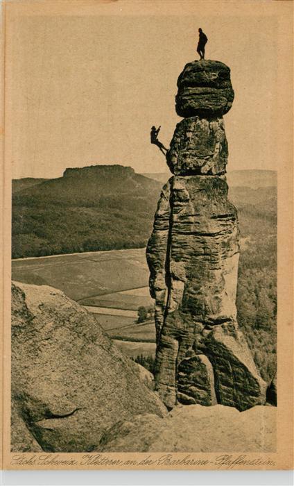 Saechsische Schweiz Kletterer an der Barbarine Pfaffensteins