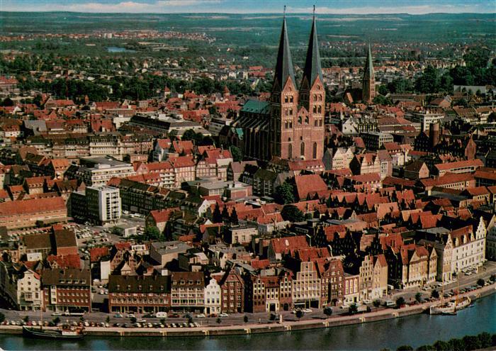 LueBECK  CITY Fliegeraufnahme mit Kirche